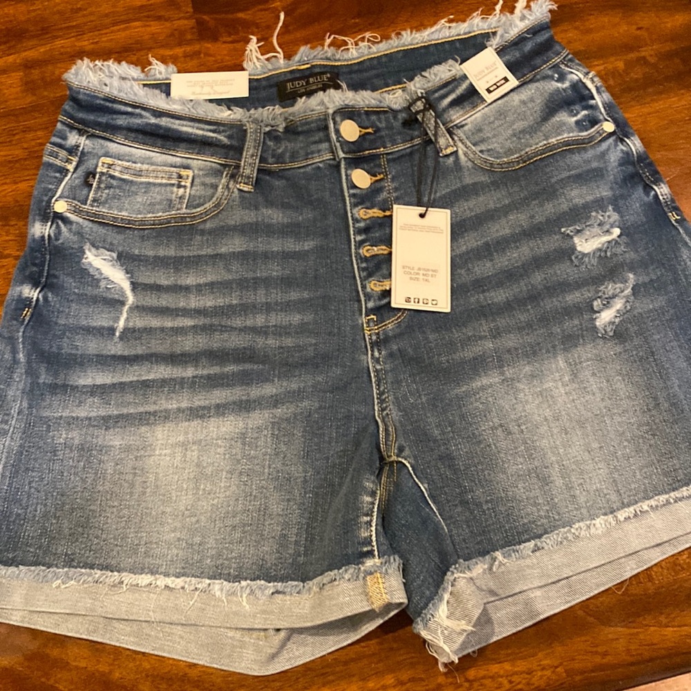 Button fly Judy Blue Jean shorts. Size 1X. Rolled cuff. BNWT